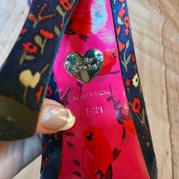 Betsy Johnson Rosy II Satin Shoes Pumps Size 8.5M Floral Navy D’orsat Heels - Picture 6 of 6
